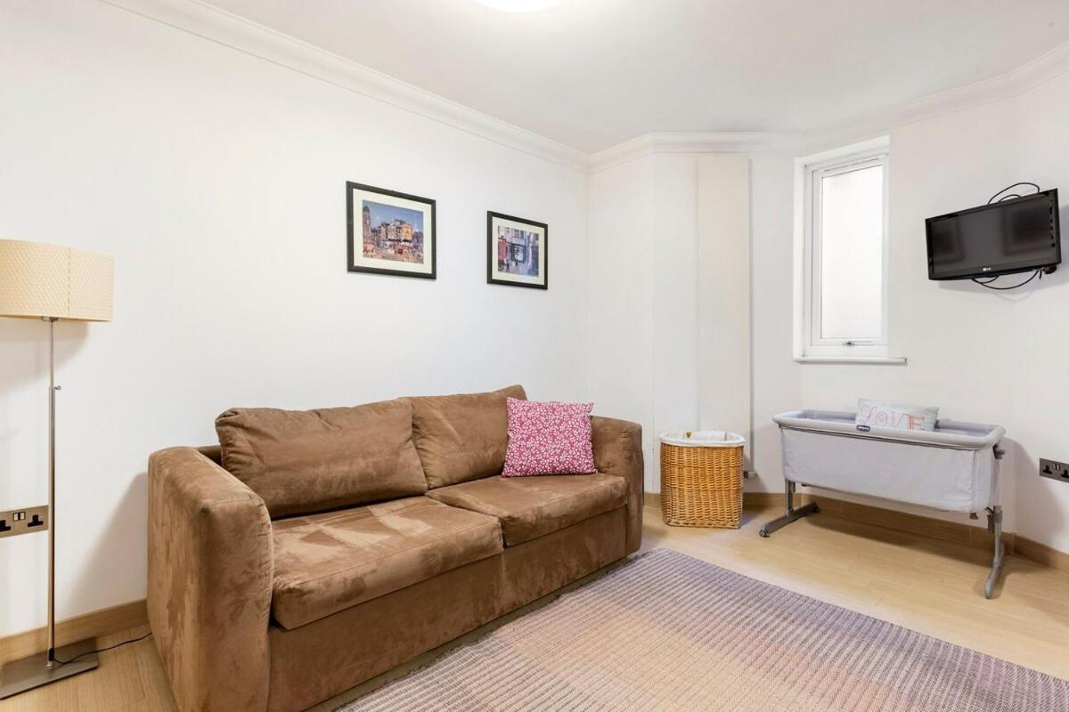 Italian Designed Victorian Terrace Flat In Fulham * Londres